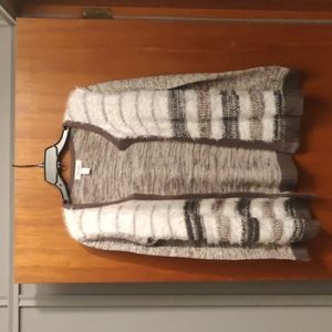 Sweater Gray and White Dressbarn Size Small.